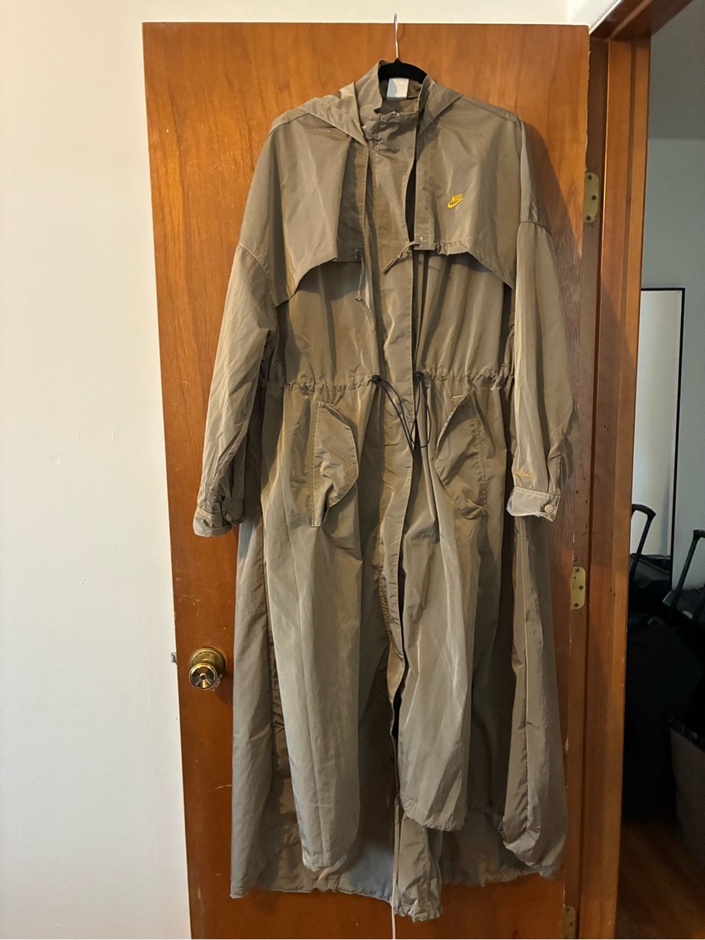 Nike Lightweight Jacket in Khaki